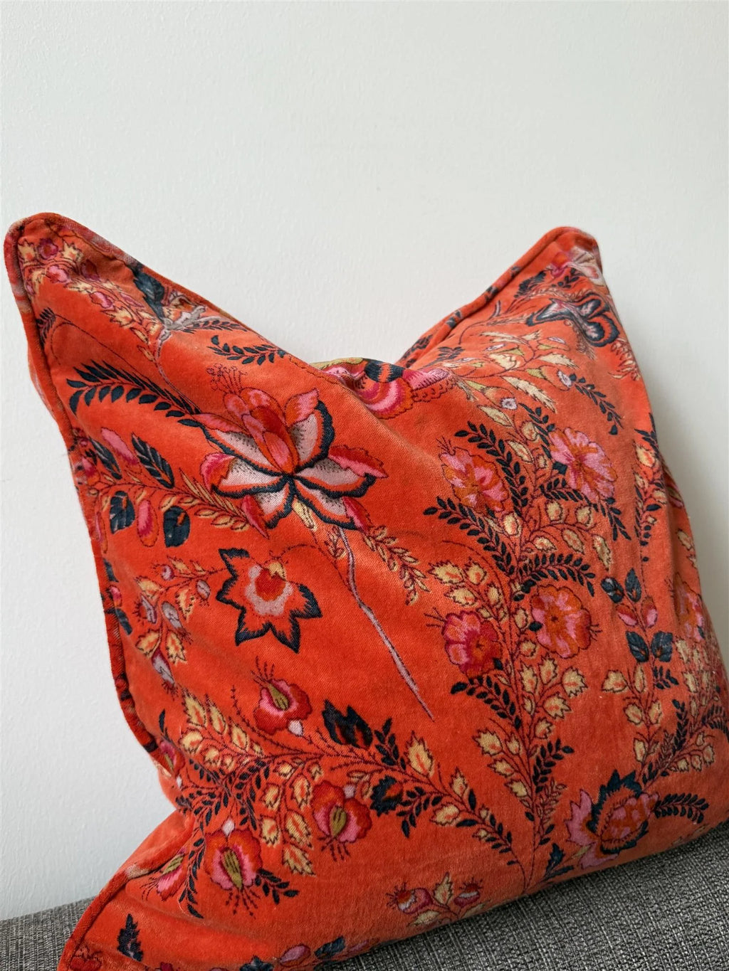 Anouska Putetrekk Velour 50x50 cm  - Blomsterprint