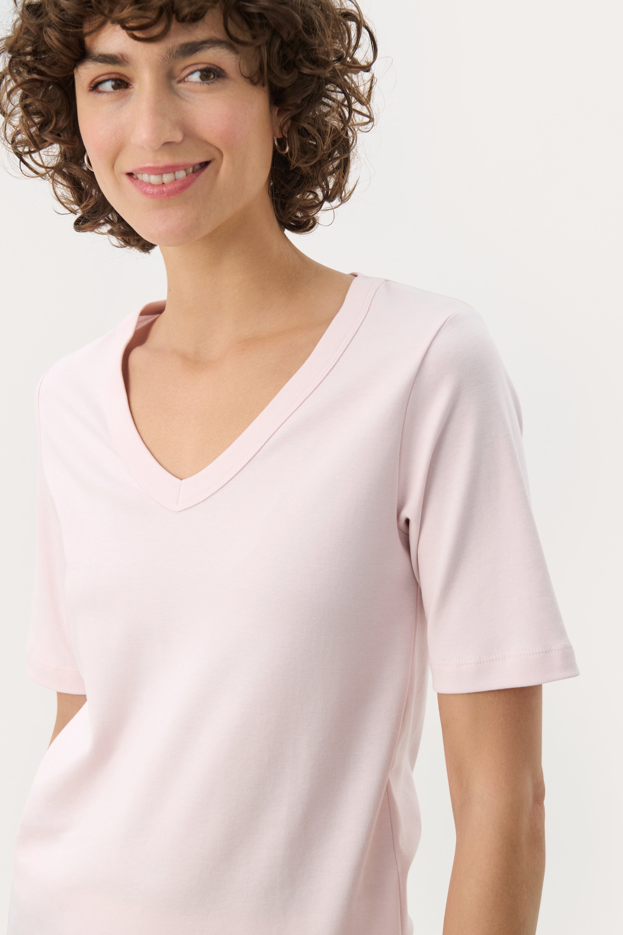 Ratansa T-shirt V-neck