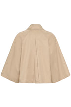Hinonaiw Cape jacket 