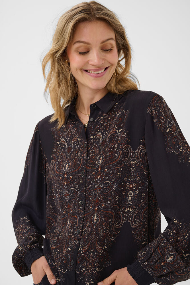 Cream Josia Bluse - Sort med Etnisk Trykk i Bruntoner