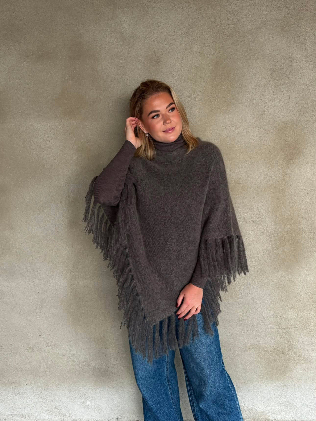 Caroline Poncho