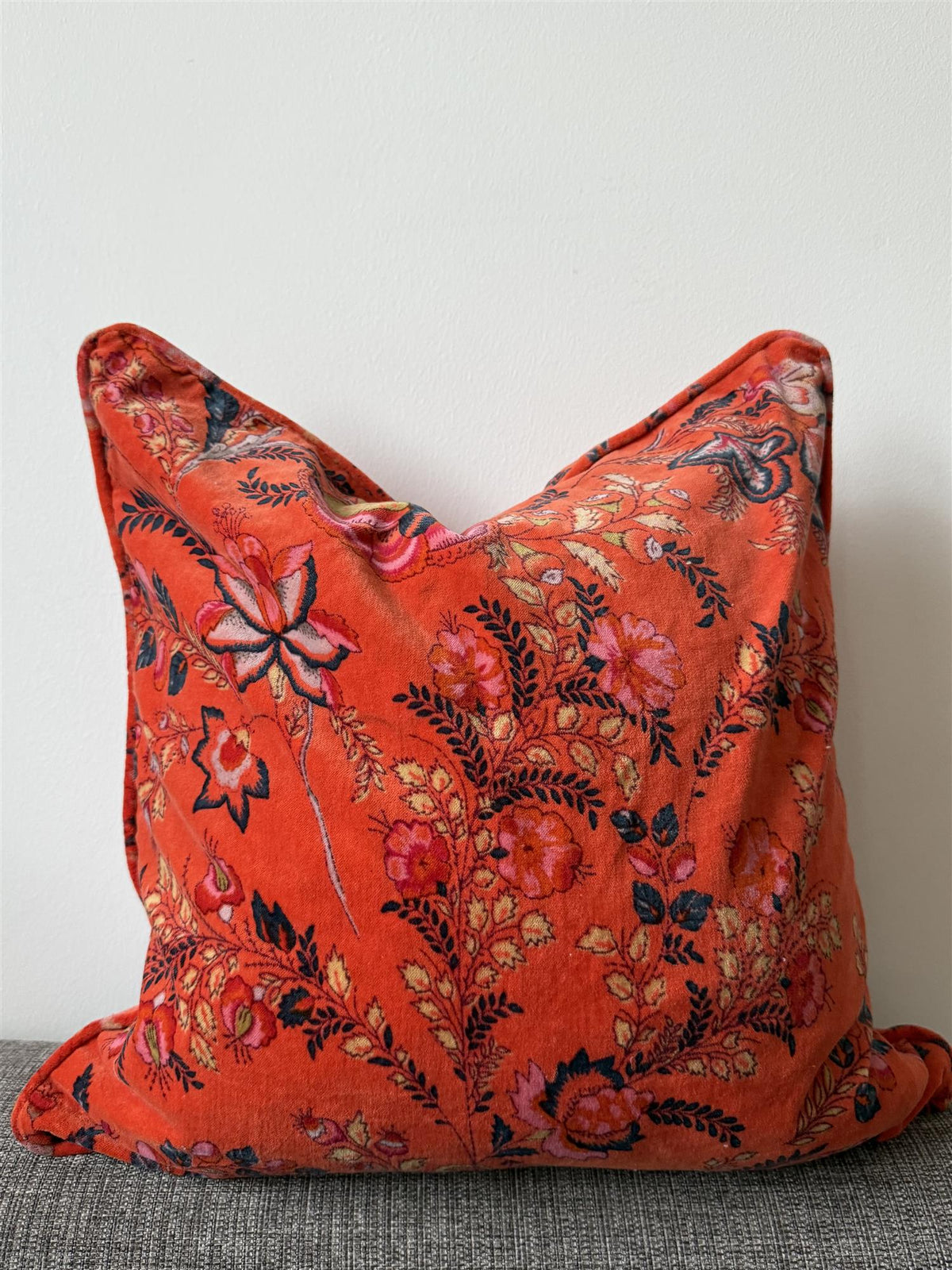 Anouska Putetrekk Velour 50x50 cm  - Blomsterprint