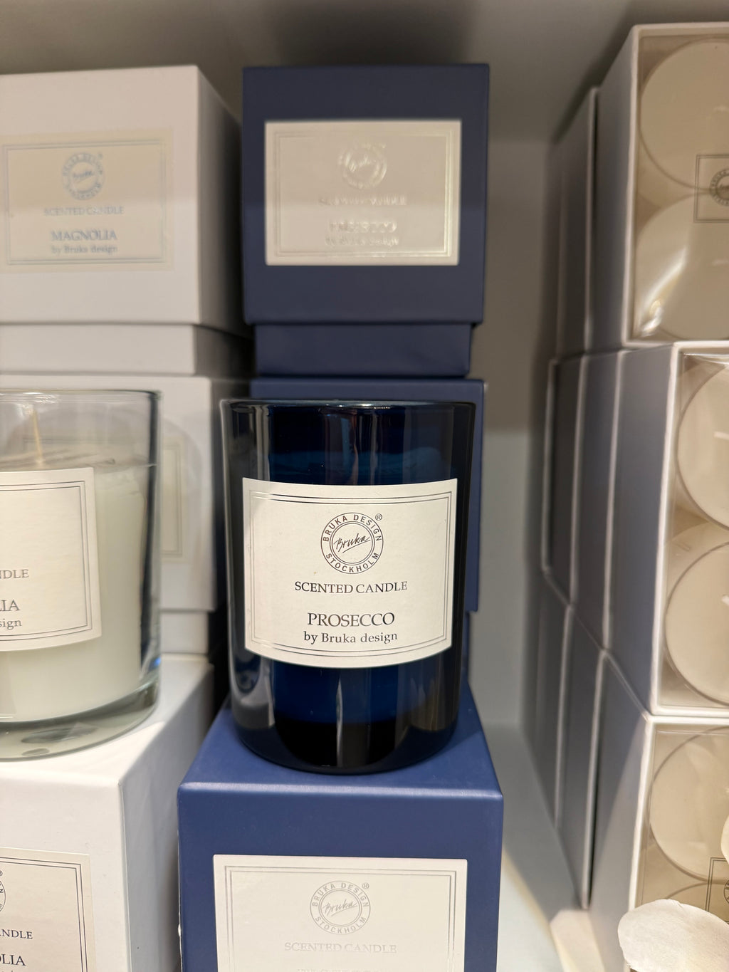 Duftlys BRUKA  Prosecco Blue 8x10,5 cm - 923369 Bruka Design