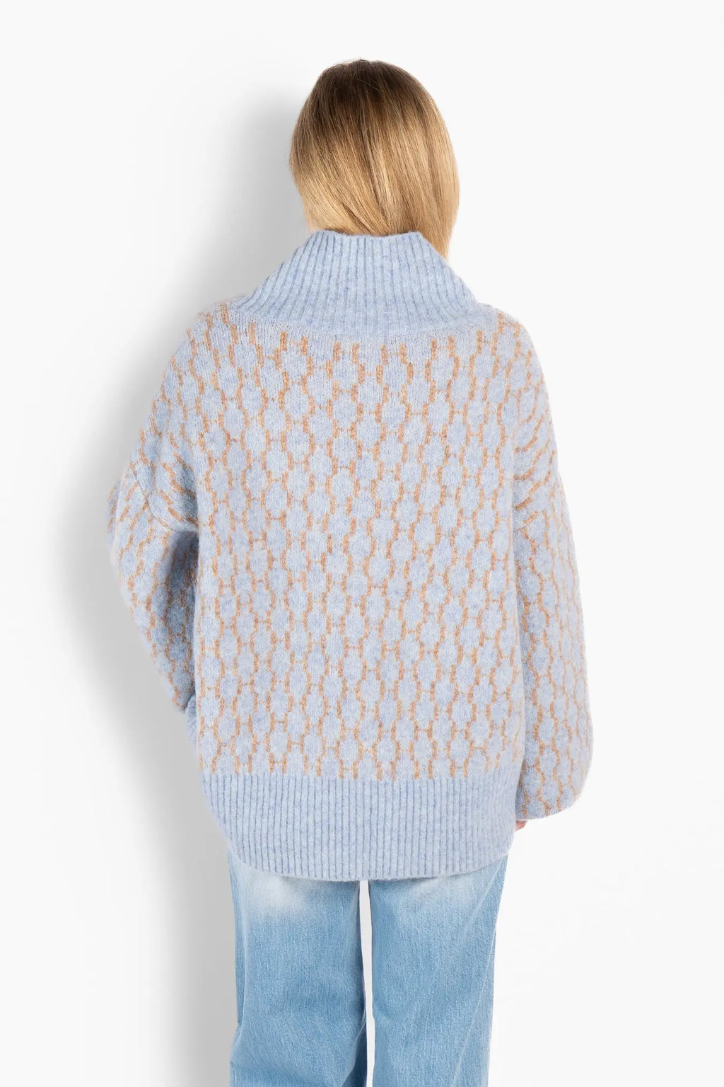 Hést New Pattern Genser