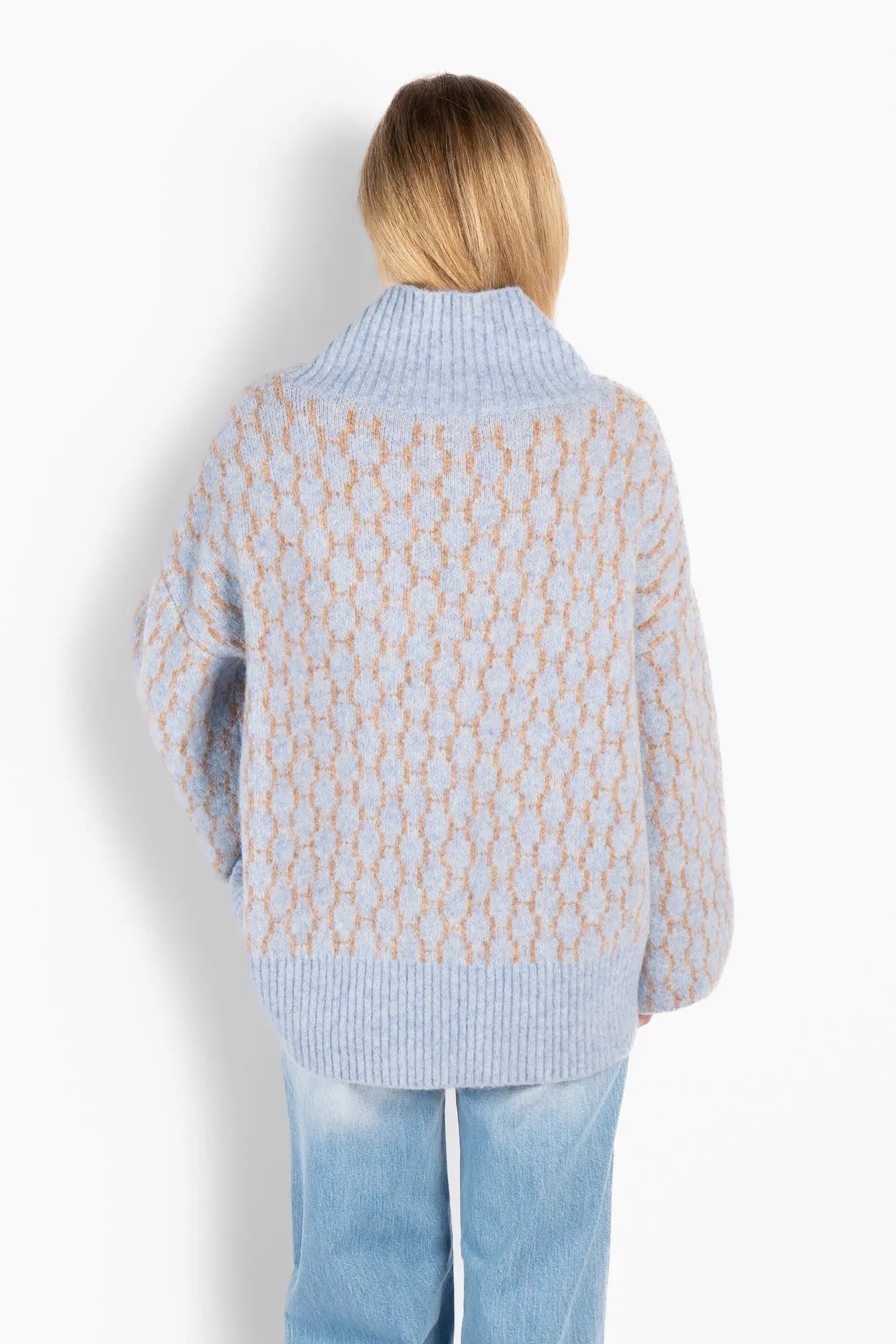 Hést New Pattern Genser