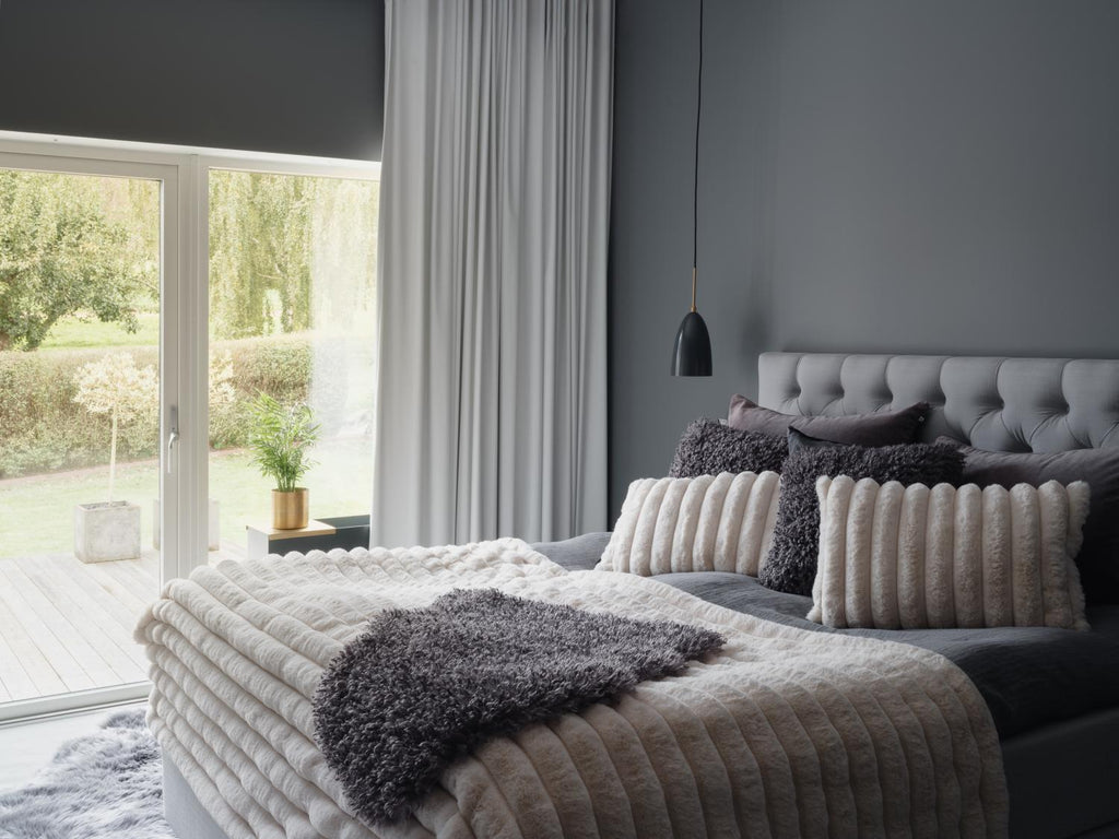 Skinnwille Curly Faux Fur «lammeskinn» - Grå