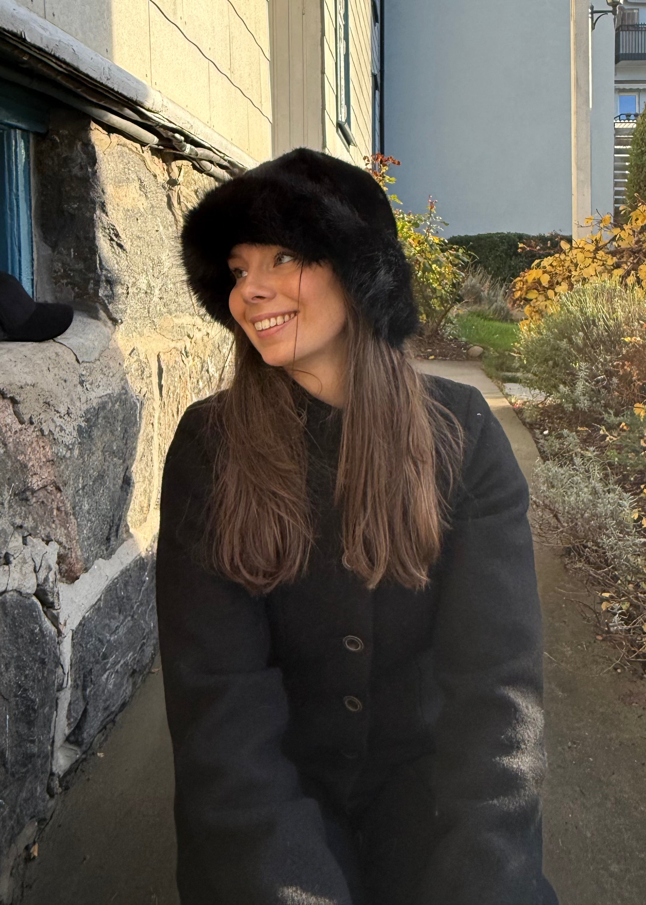 Malisa Margaret fuskepels lue - svart