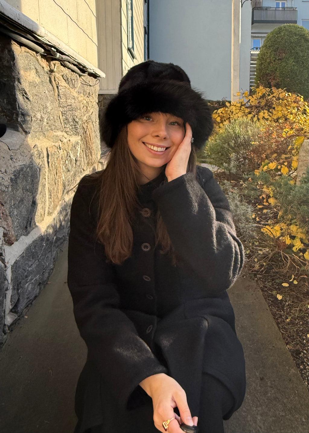 Malisa Margaret fuskepels lue - svart