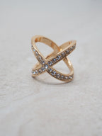 Scarf pin with rhinestone cross gold