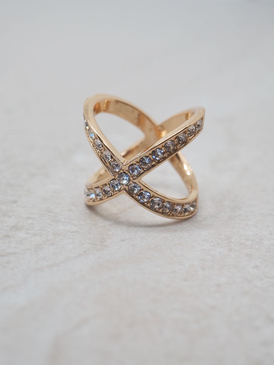 Scarf pin with rhinestone cross gold