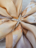 Scarf pin with rhinestone cross gold