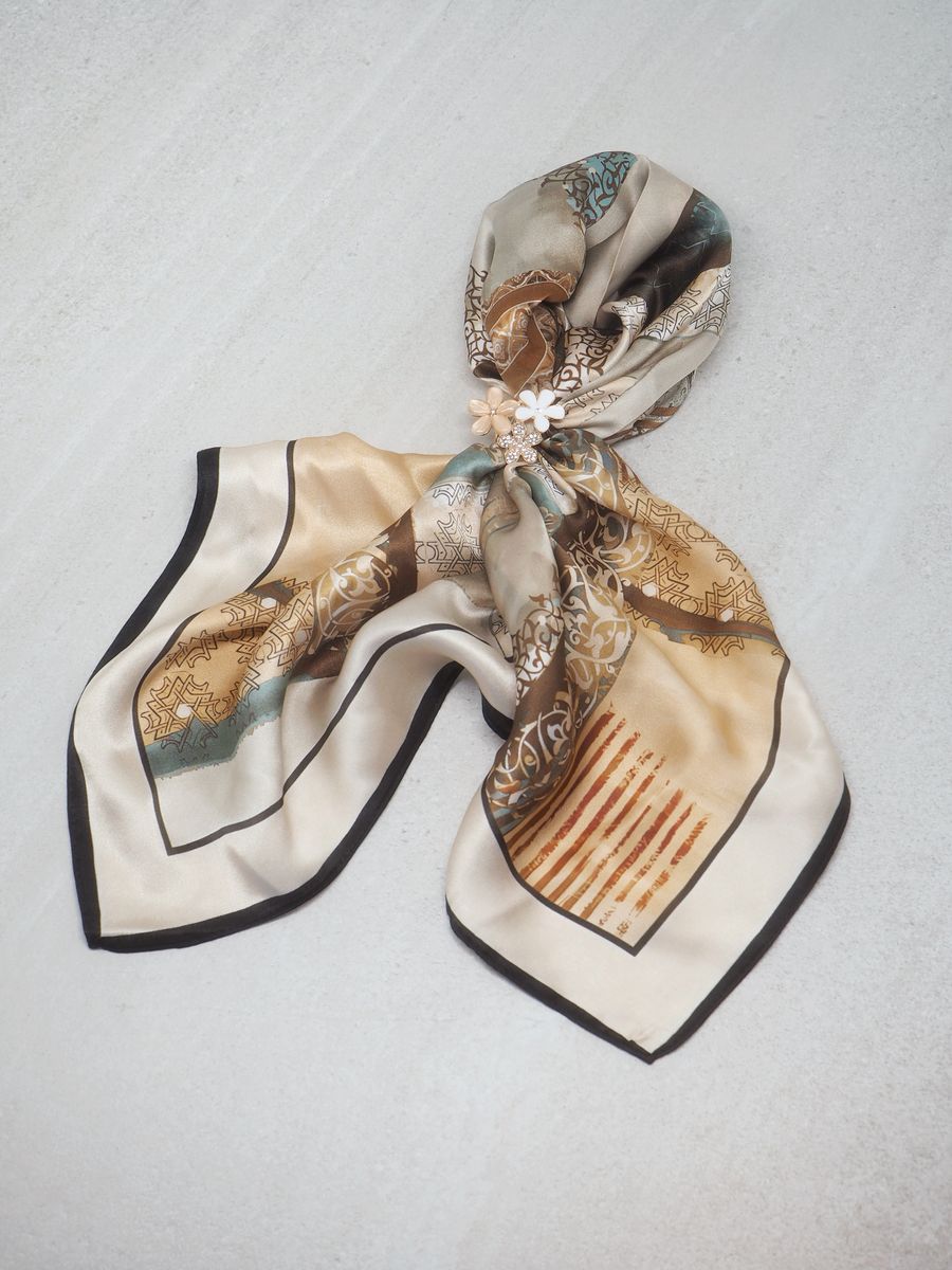 Scarf Pin with Enameled Flowers Gold